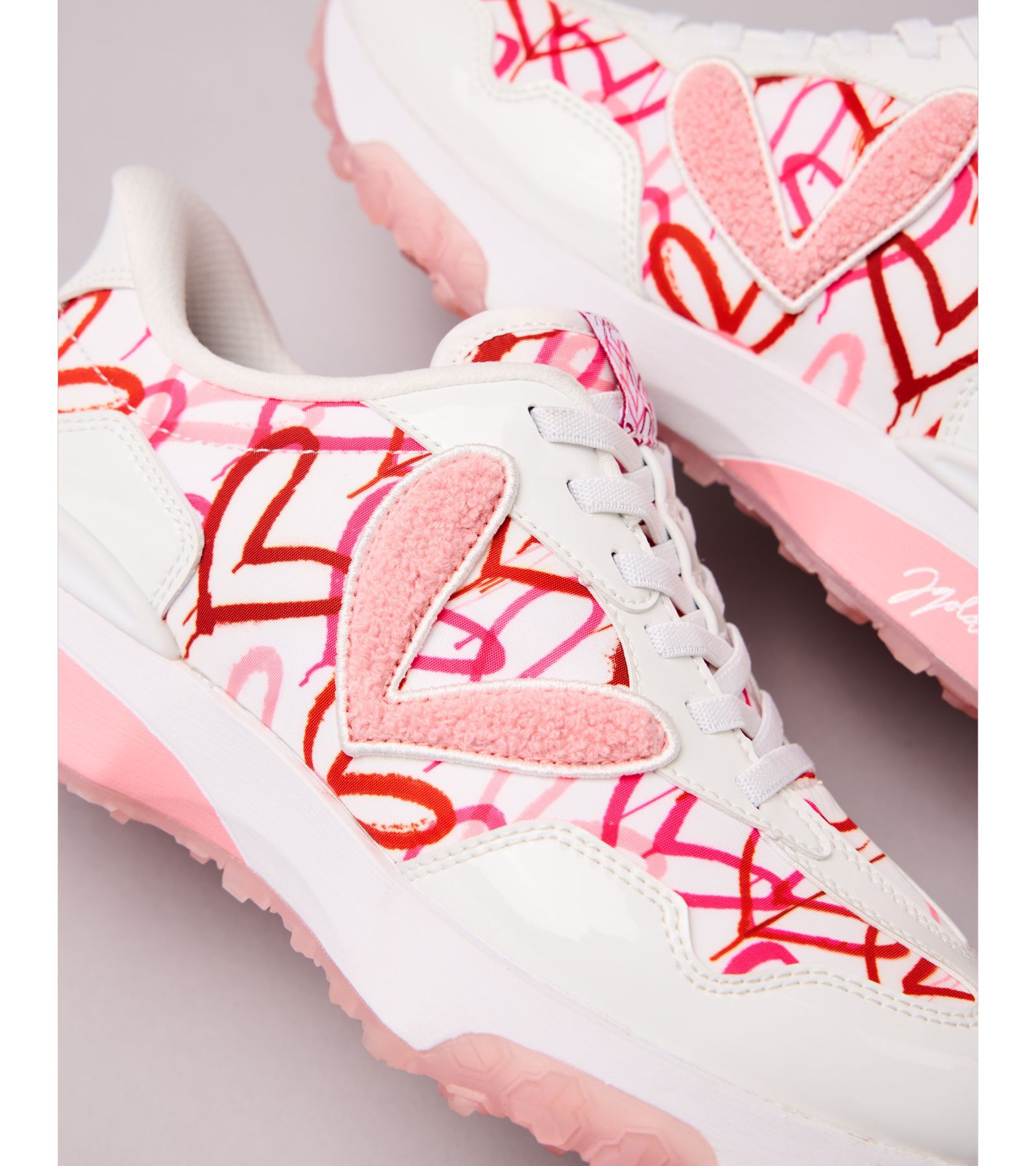 WOMEN'S STYLES image
