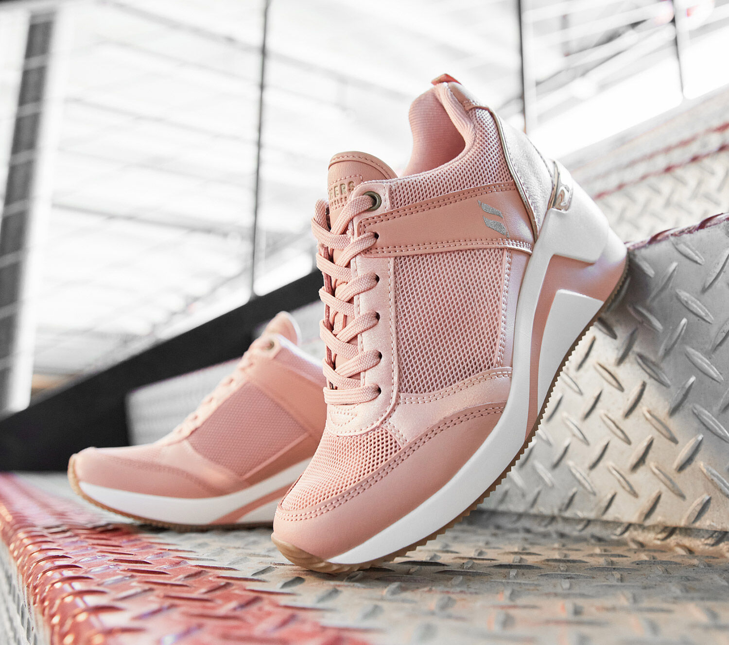 Ladies skechers best sale at sports direct