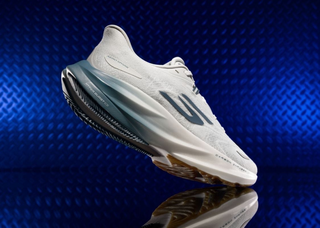 aero white running shoe