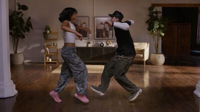 Skechers UNO Glide-Step Slip-ins