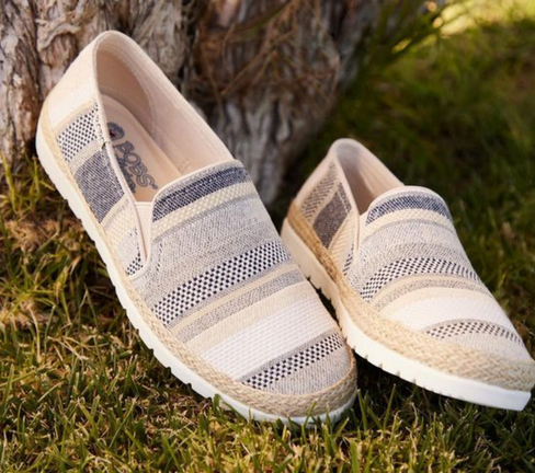 Shop Comfortable u0026 Casual Women's Shoes u0026 Clothing | SKECHERS