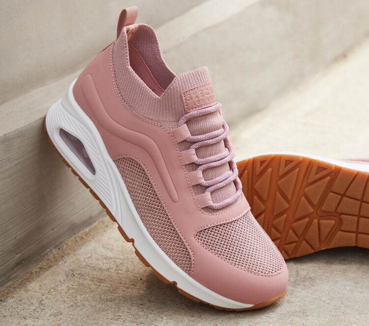 Shop Comfortable & Casual Women's Shoes & Clothing | SKECHERS