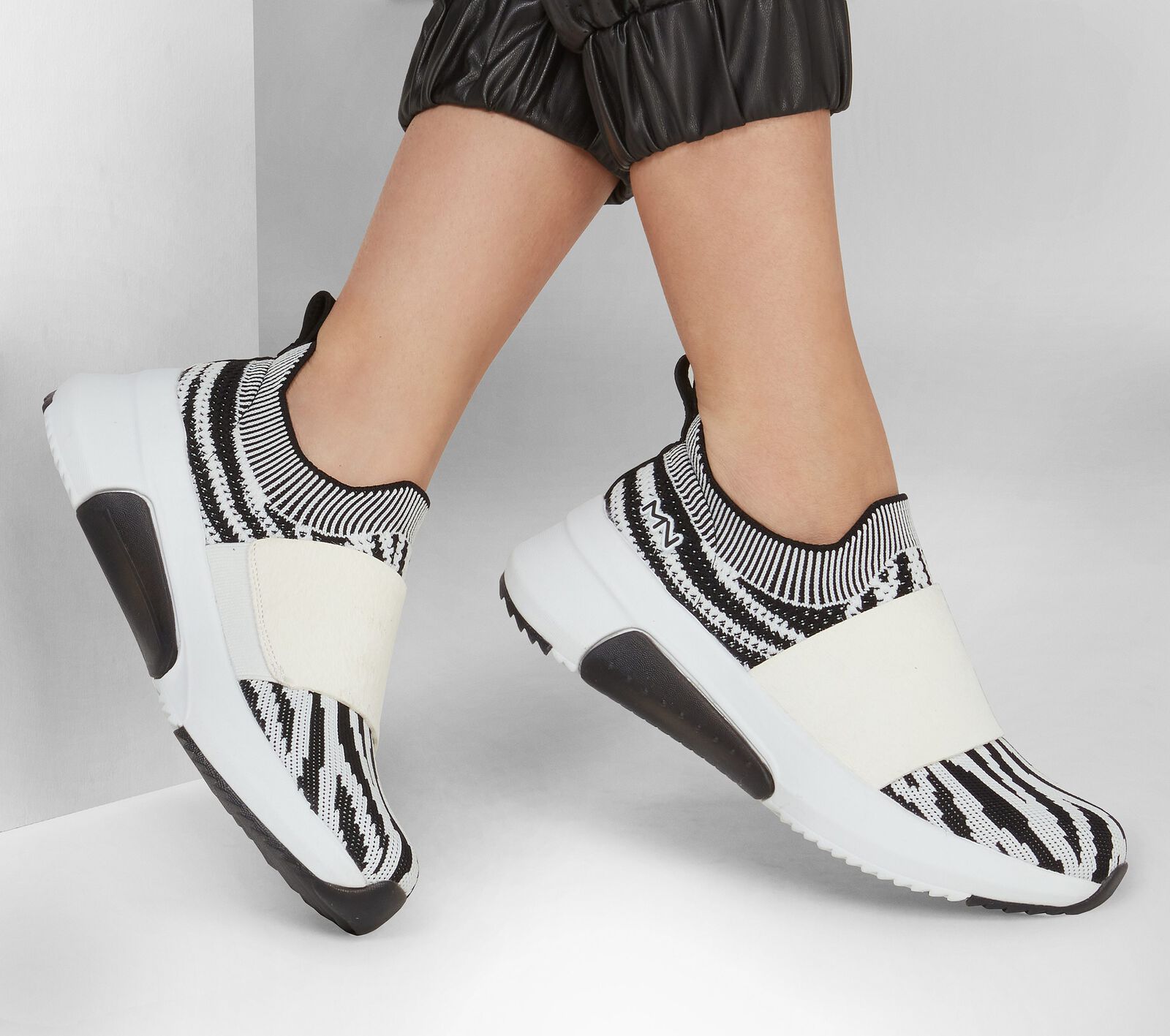 skechers modern jogger yeezy
