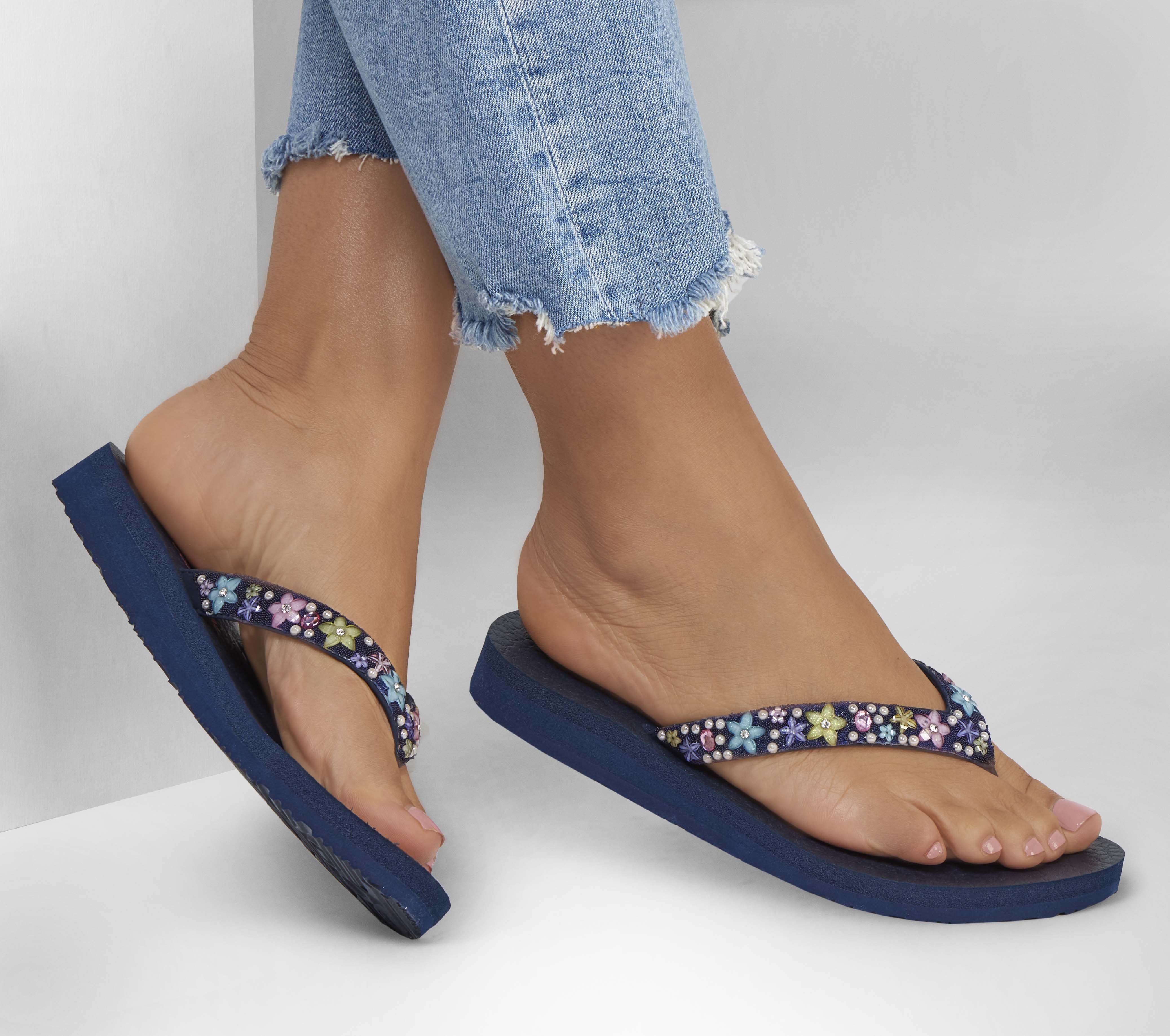 Sketchers daisy top