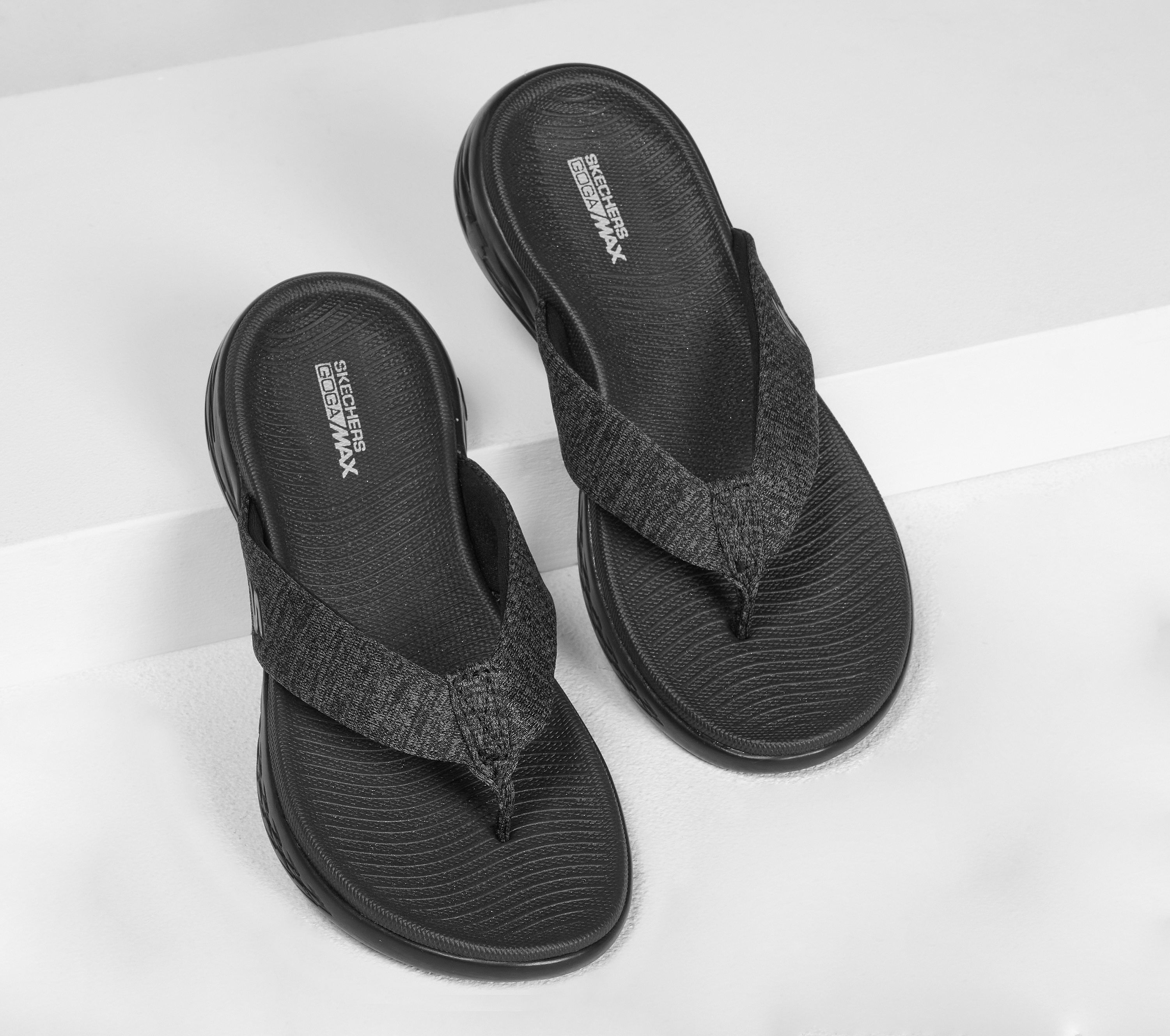 skechers on the go flow flip flops