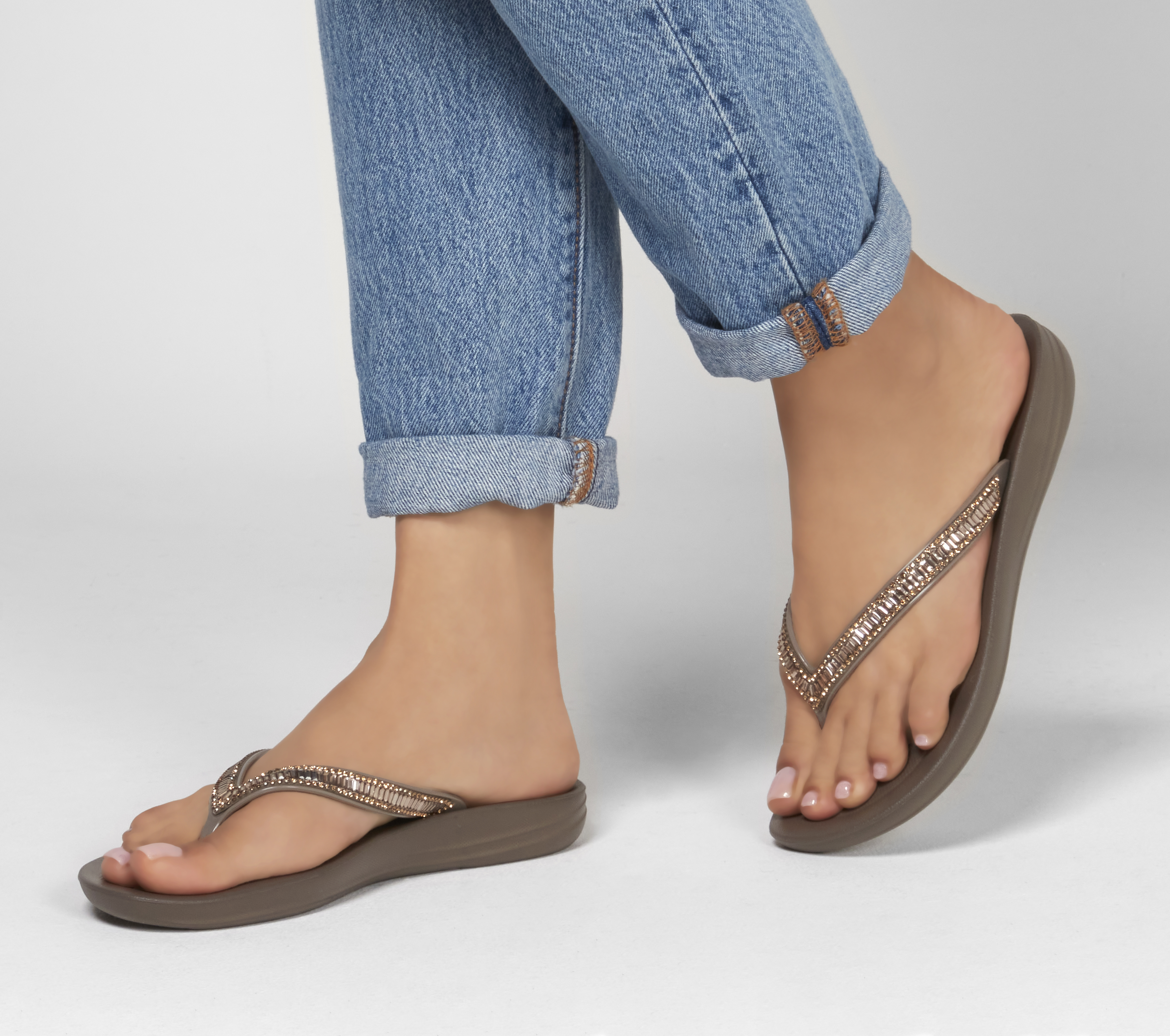 skechers poolside summer