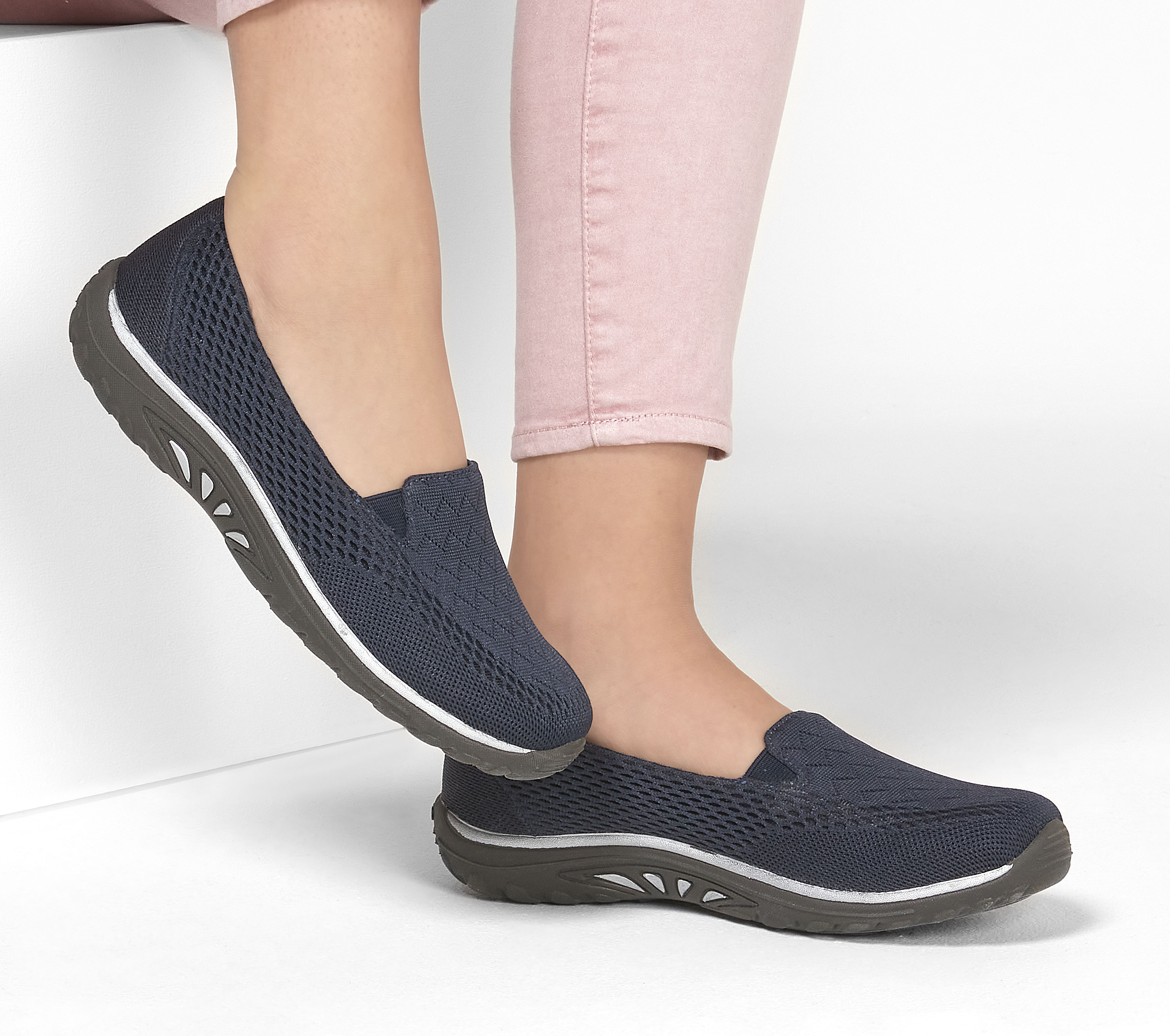 navy blue skechers flip flops