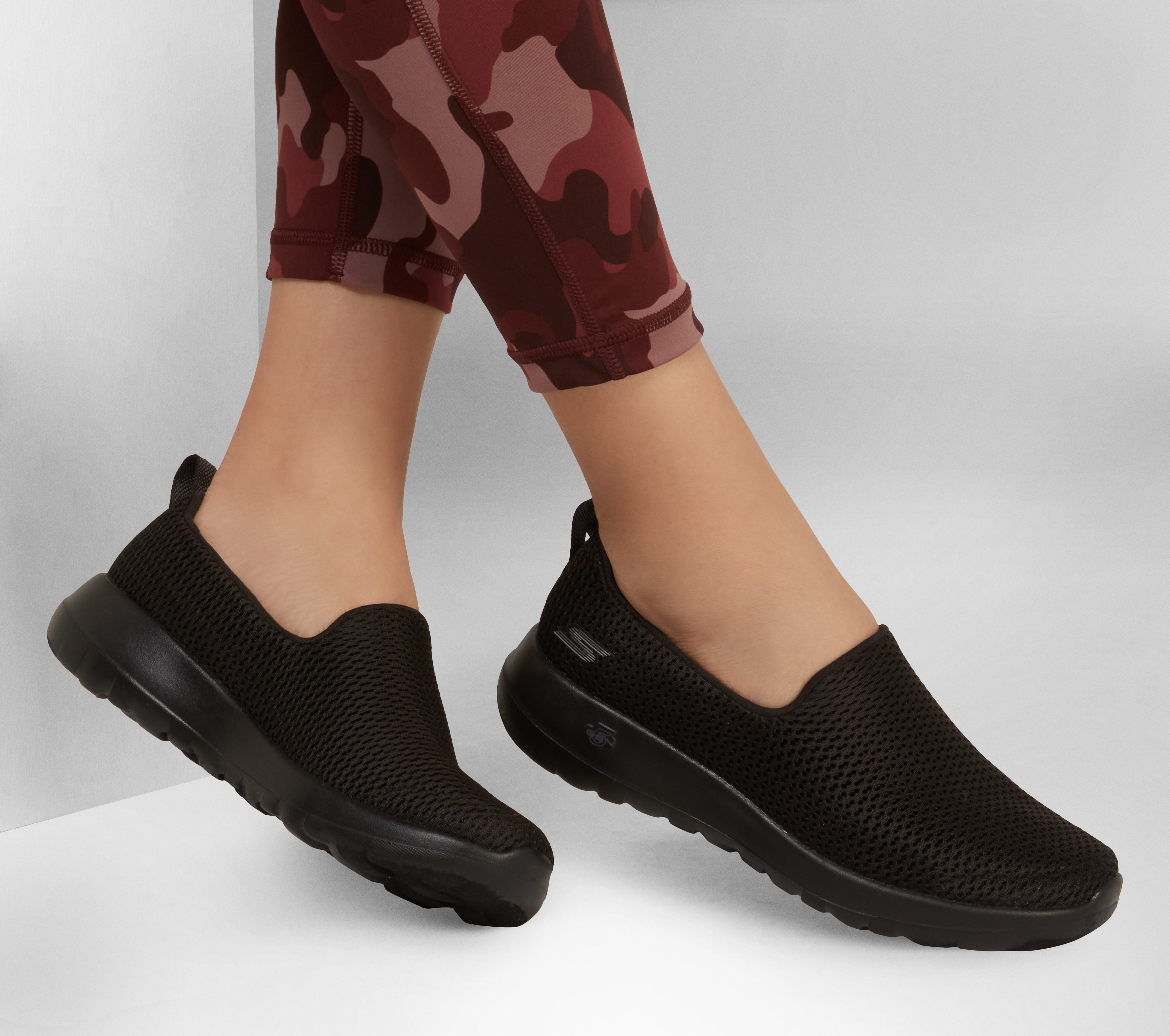 skechers go walk your dog