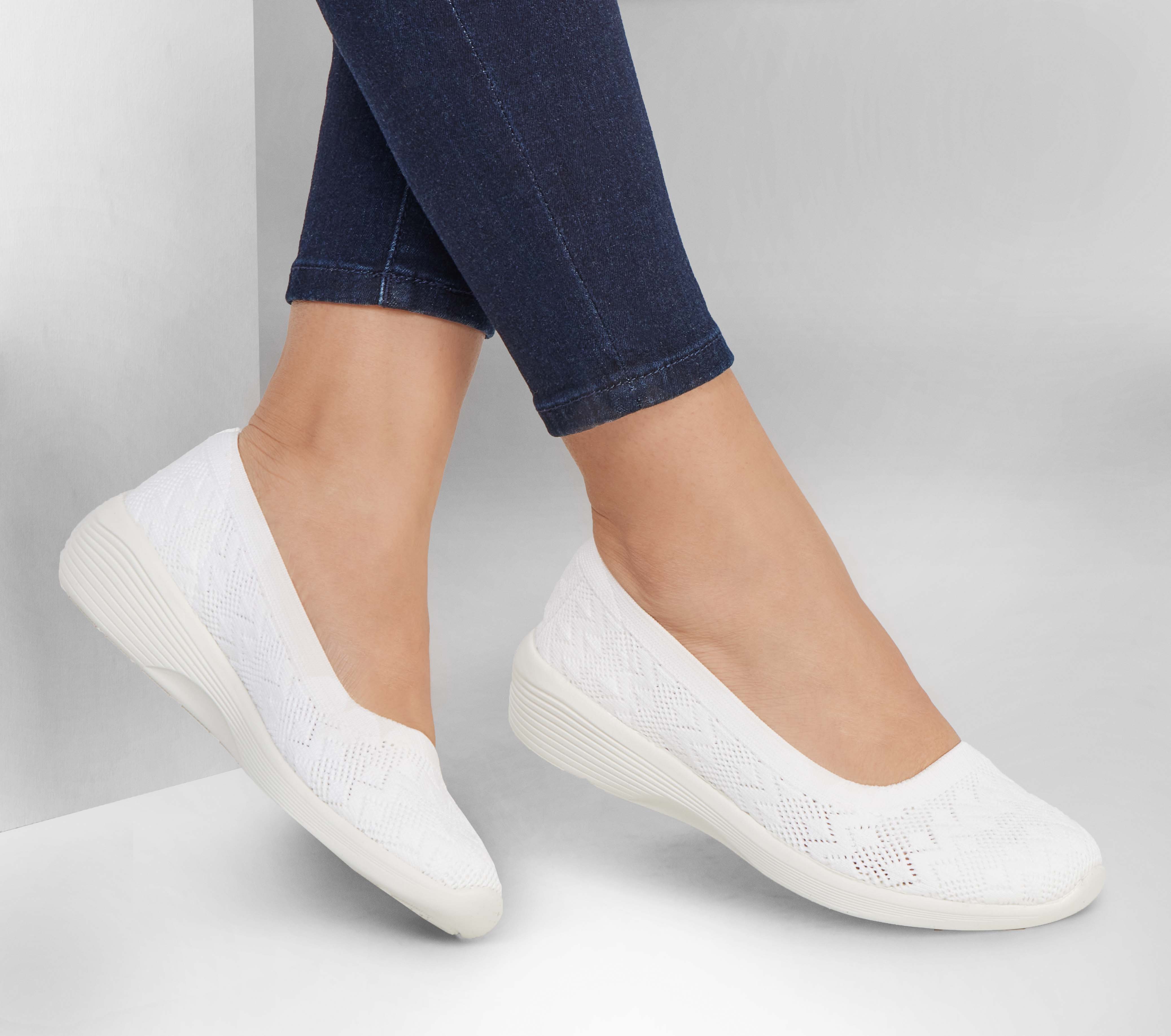 Skechers arya deals strike a pose