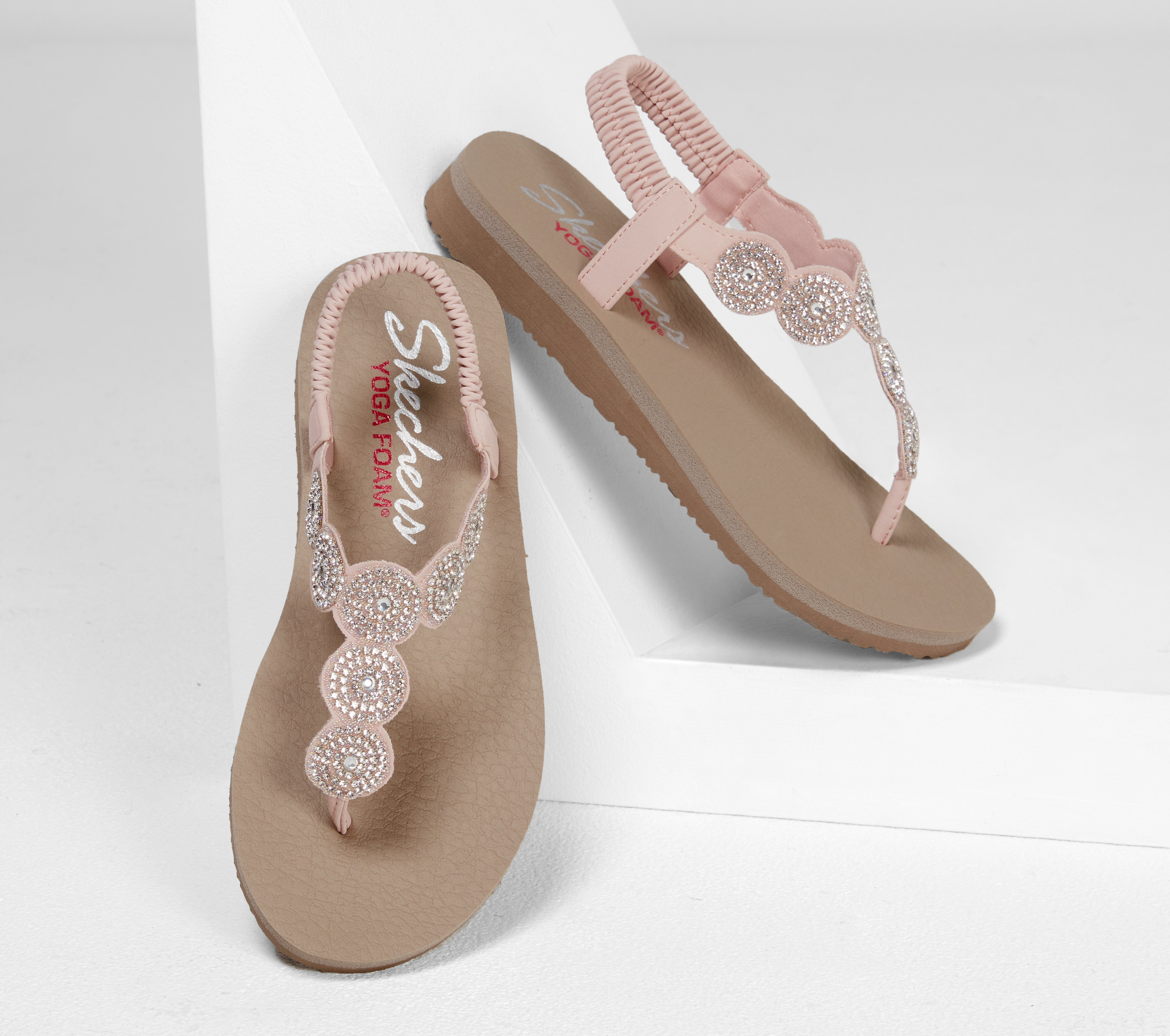 Visiter la boutique SkechersSkechers Women's Meditation-Stars And Spakle Thong Sandal White/Silver 11 